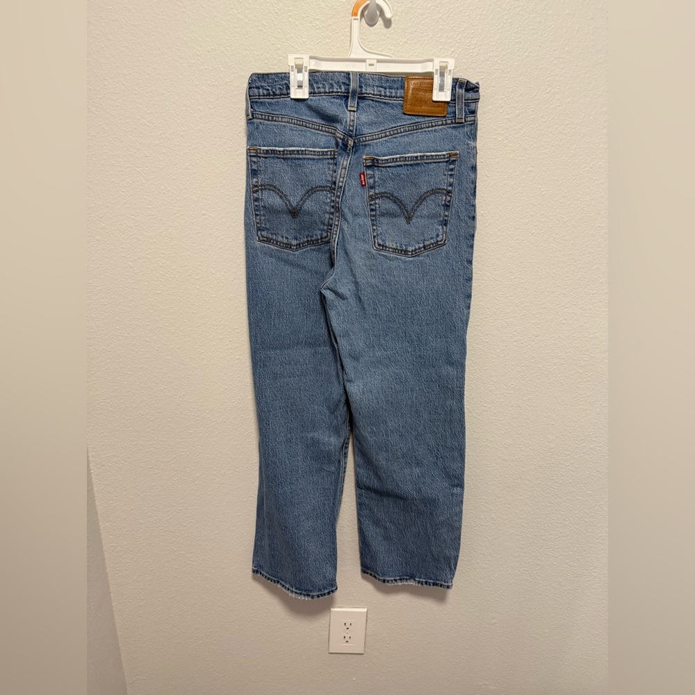 Levi's Women's Ribcage Straight Ankle Jeans Medium Wash Size 29 - Picture 3 of 8